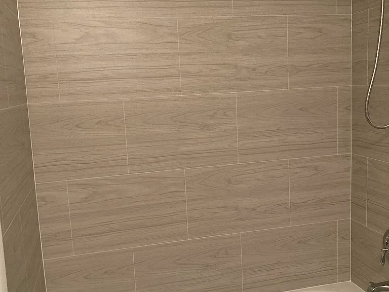 Hall full bathroom