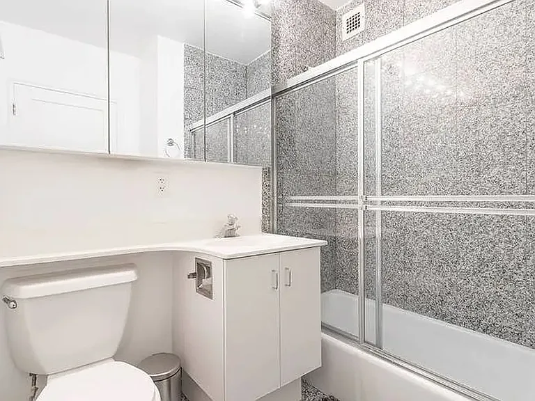 207 E 37th St #6D — Photo 9