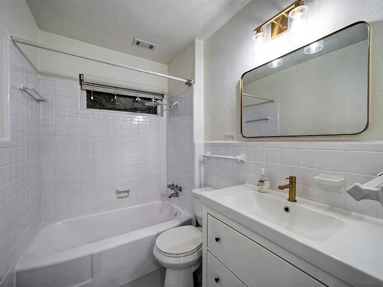1803 Pearl St — Photo 24