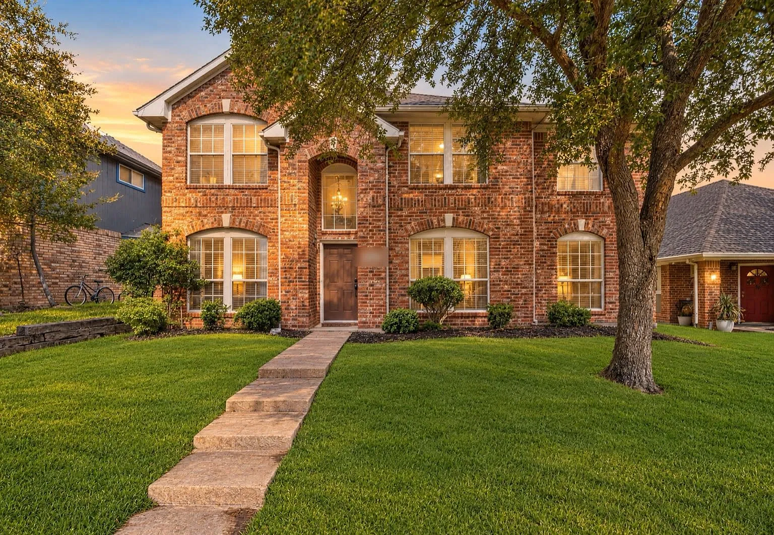4 bed, $5,500 — Photo 1