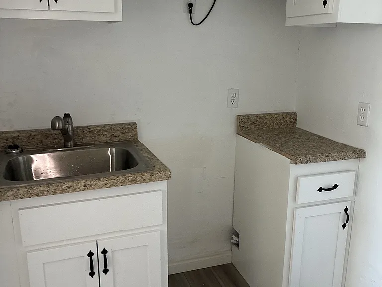 21929 Markham St #4 — Photo 3