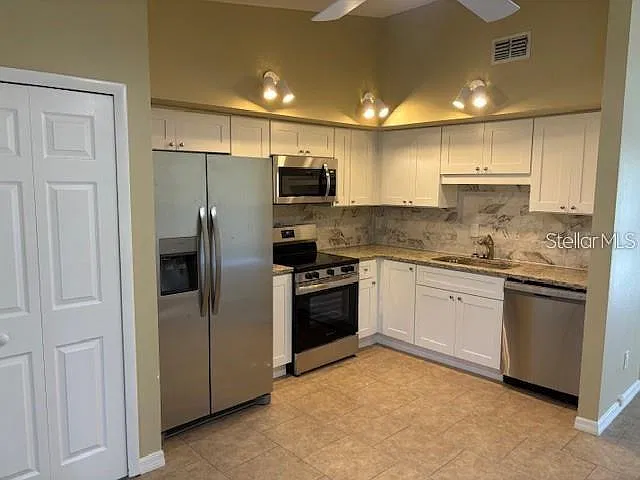 2 bed, 2.0 bath, 1080 sqft, $1,950 — Photo 2
