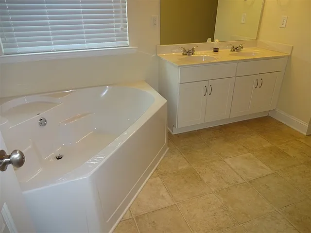 2049 Greenfern Ct — Photo 8