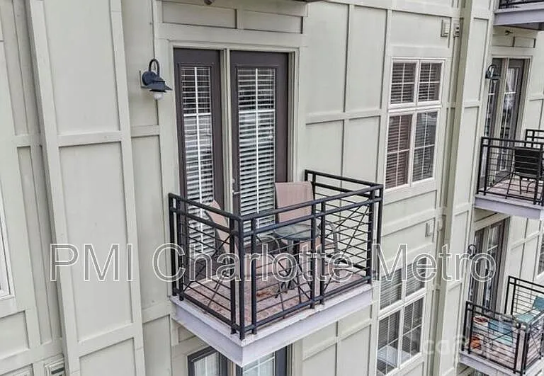 1101 W 1st St #311 — Photo 11