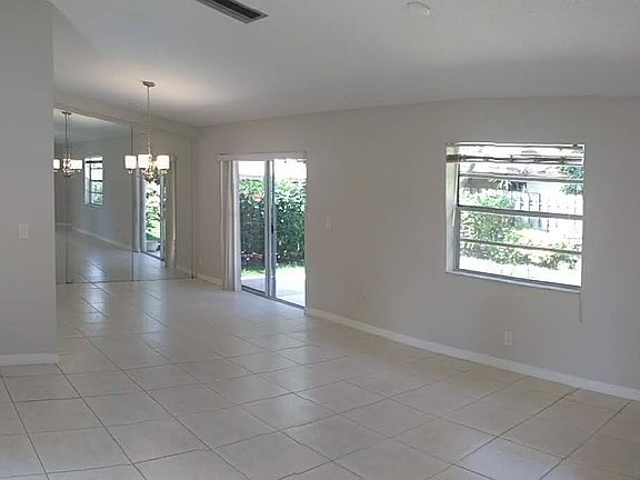3rd image of 339 NW 39th Way