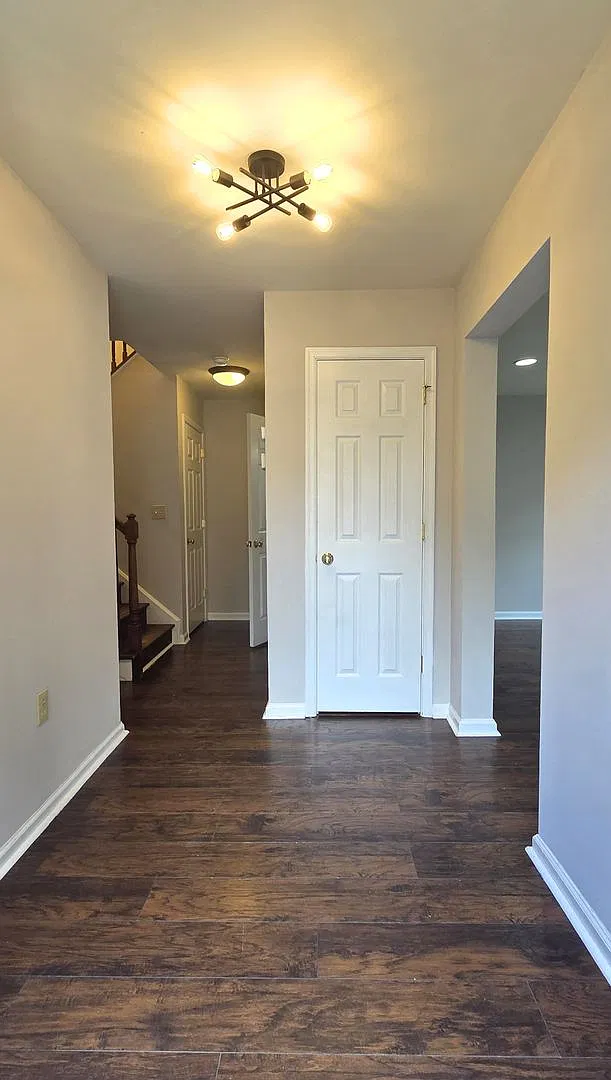 Beautiful 3 bedroom 2.5 bathroom END Unit townhouse for Rent — Photo 4