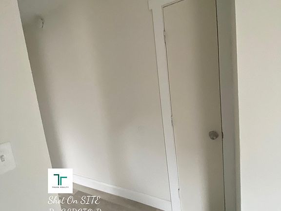 5th image of 3933 N Clarendon Ave APT 410