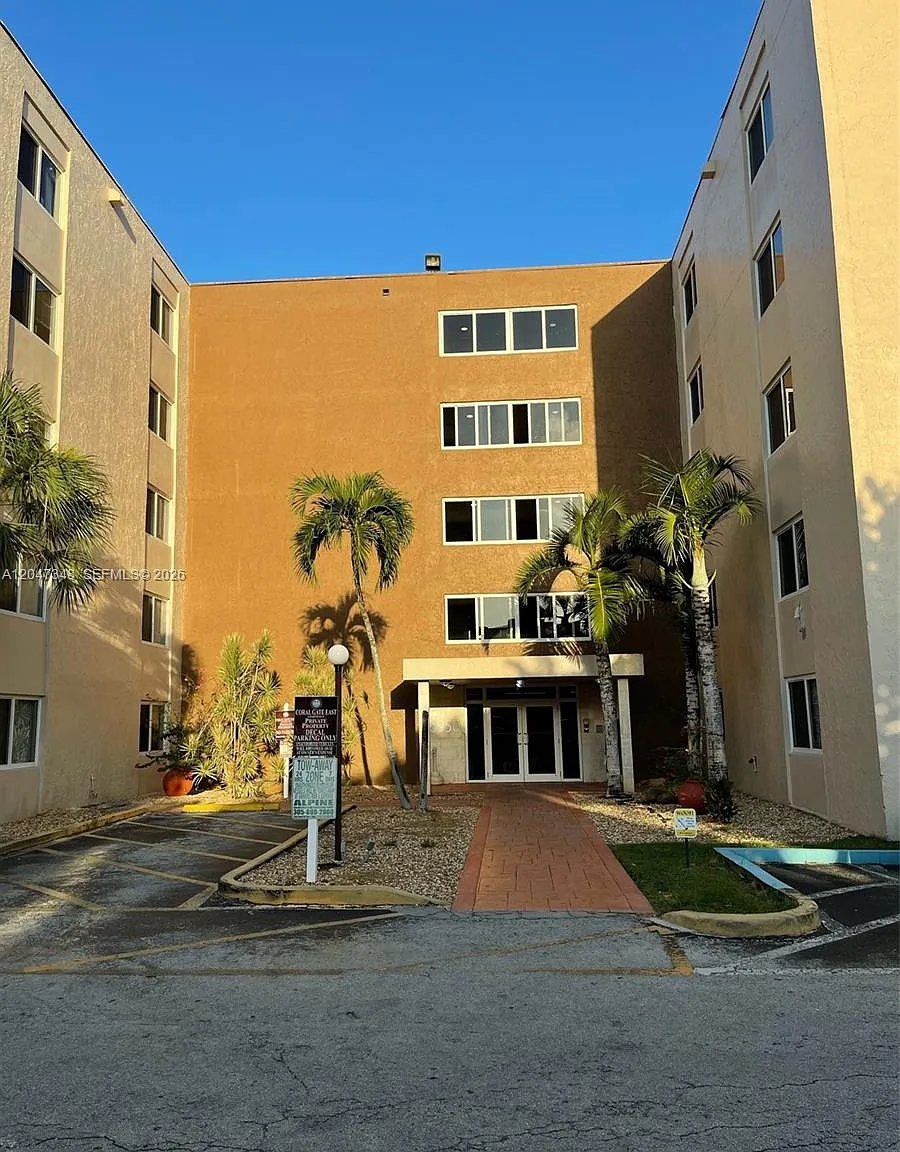 Coral Gate East Condo — Photo 2