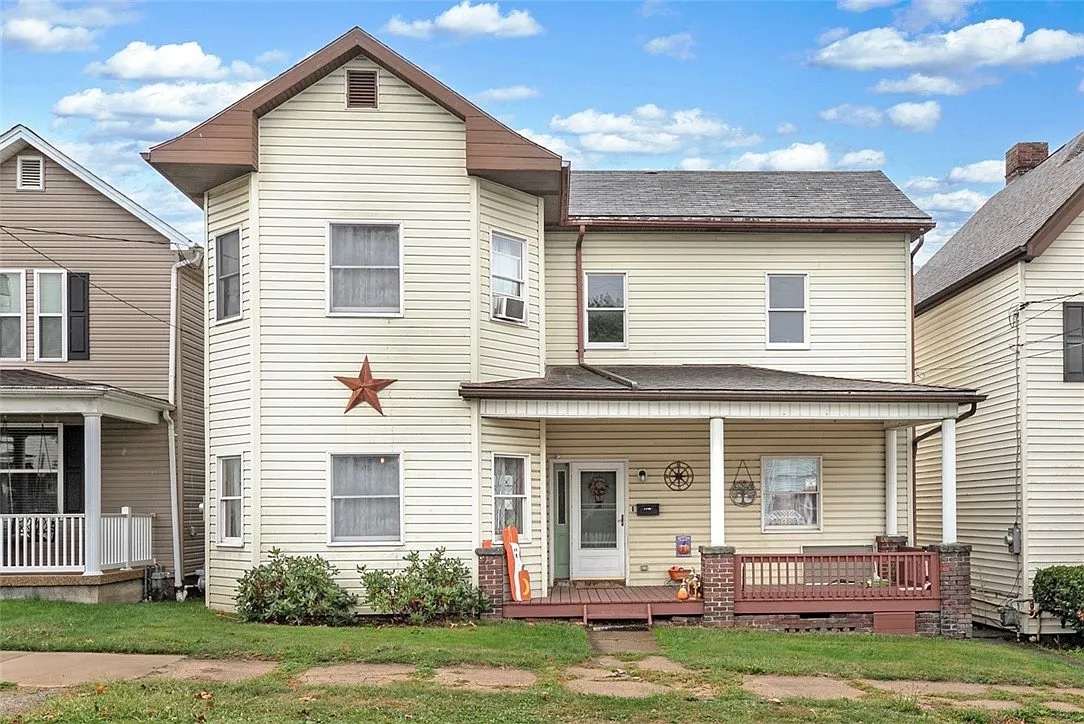 309 E Green St photo 1