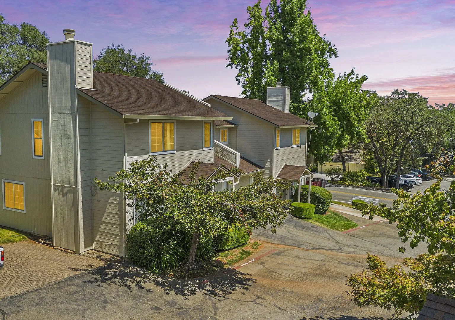 3-Bedroom Townhome with Private Back Patio in Cameron Park — Photo 3