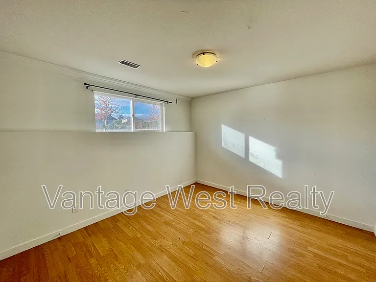 630 Belgo Rd #B — Photo 12
