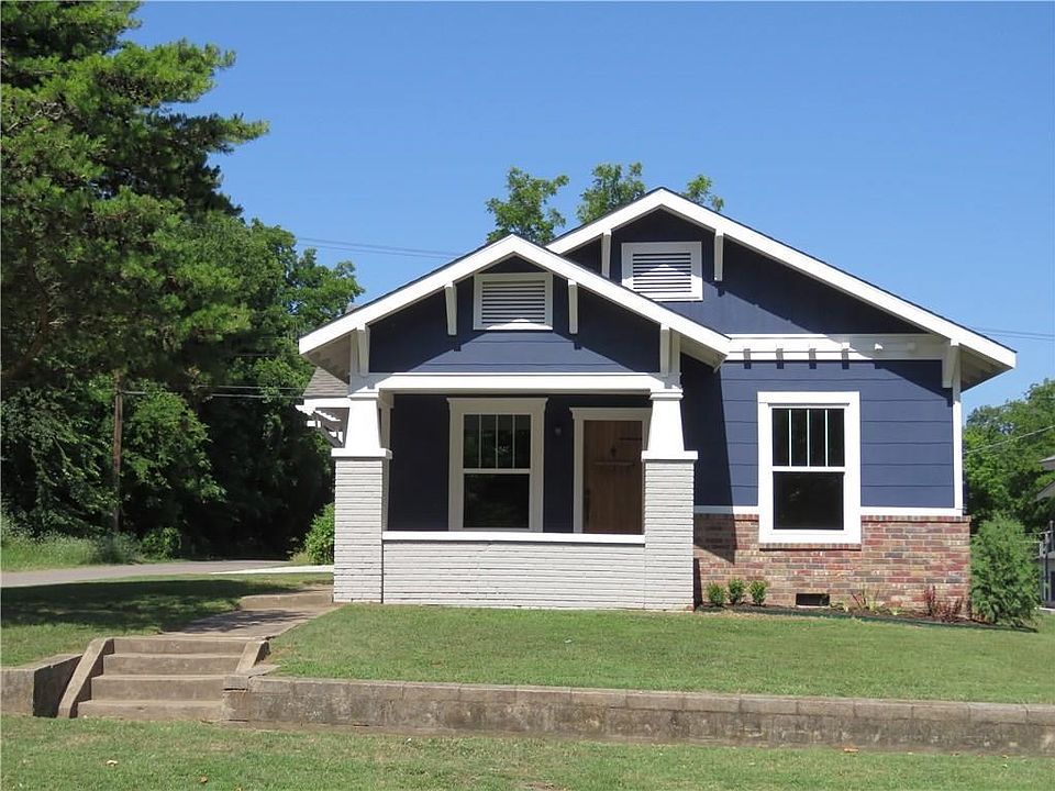 Front of the home.  Facing Beard street.