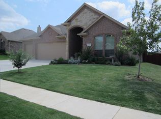 1605 Country Hills Dr, Midlothian, TX 76065