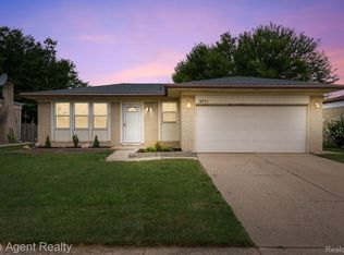 2051 Newell Dr, Sterling Heights, MI 48310