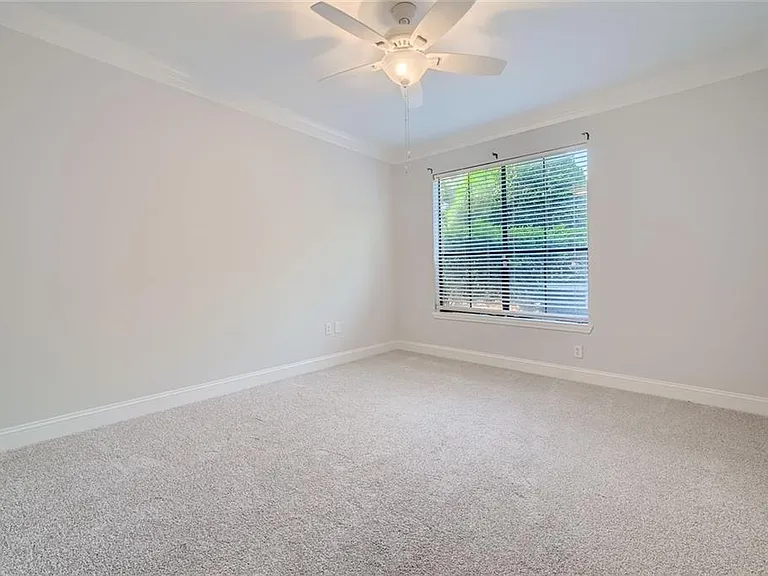 3777 Peachtree Rd #611 — Photo 8