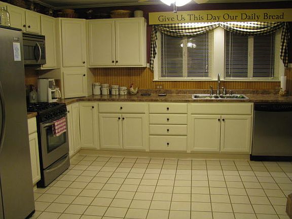eat-in kitchen/stainless app