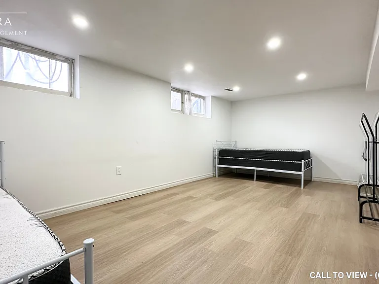 37 Pixley Cres #2 — Photo 4