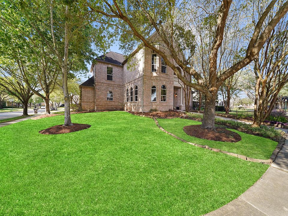 1st image of 17 Orchard Falls Dr