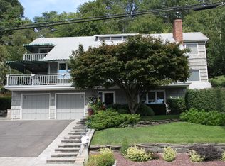 74 E Shore Rd, Halesite, NY 11743