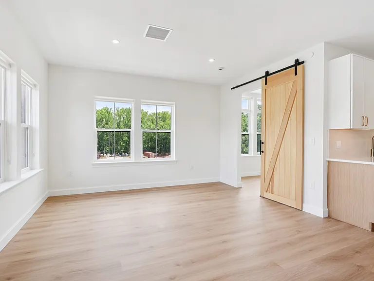201 WALNUT — Photo 16