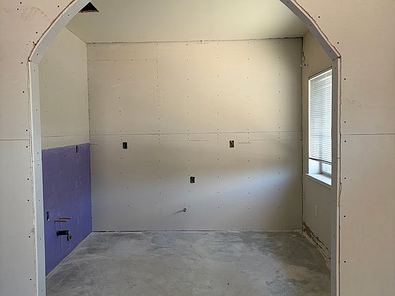 2nd image of 574 1/2 Phoenix Ave