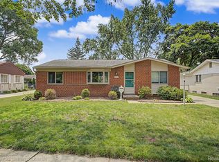 42519 Applecreek Dr, Plymouth, MI 48170