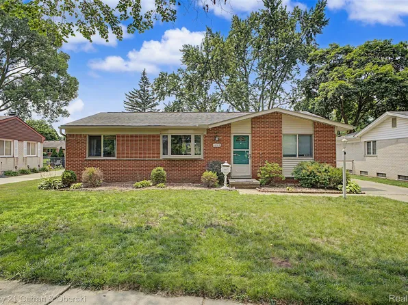 42519 Applecreek Dr, Plymouth, MI 48170