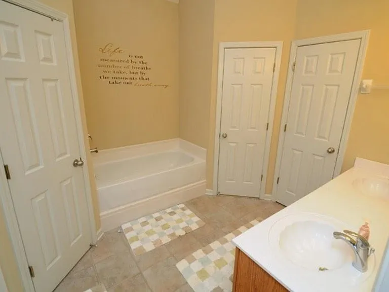 1241 Isle Bay Dr — Photo 10