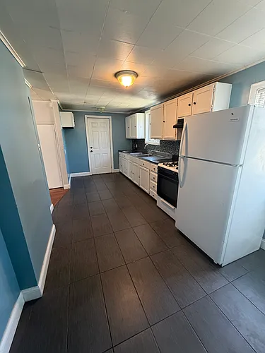 85R Glen St #1 Photo 1