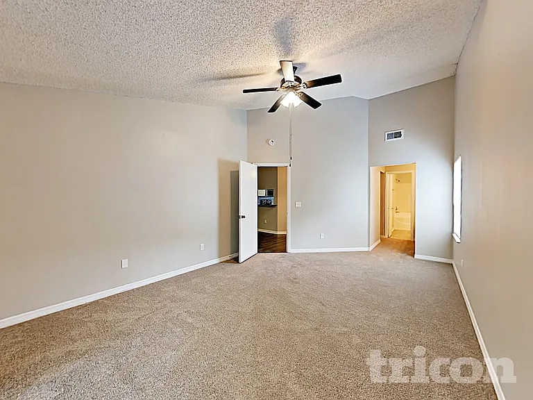 1718 Brandon Trace Ave — Photo 9