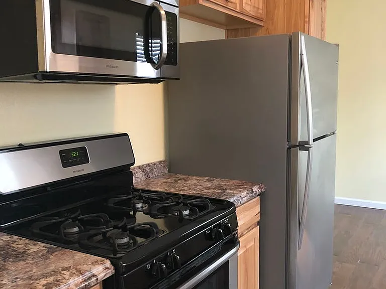 1025 Walnut St — Photo 1