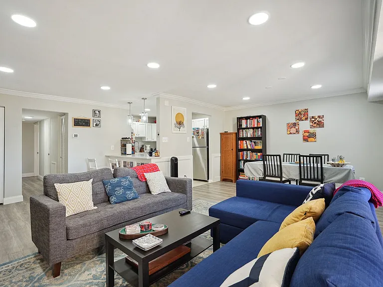102 Monroe St #201 — Photo 14