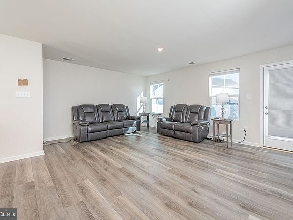 5th image of 200 Lorraine Dr