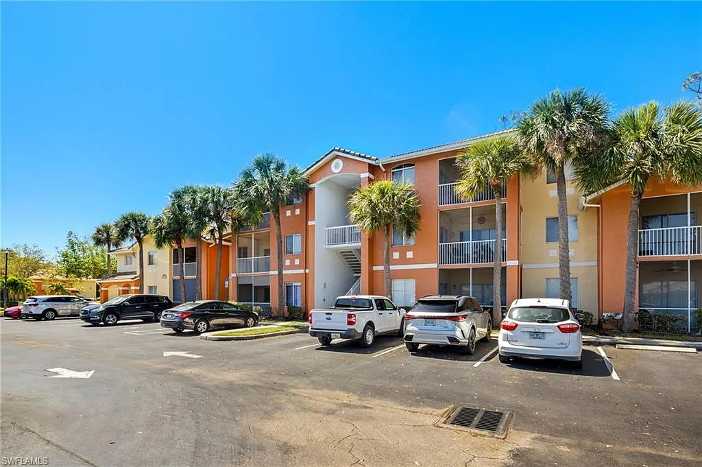 2 bed, 2.0 bath, 1085 sqft, $1,650 — Photo 2