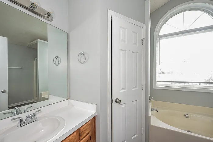 425 Wallace Way — Photo 7