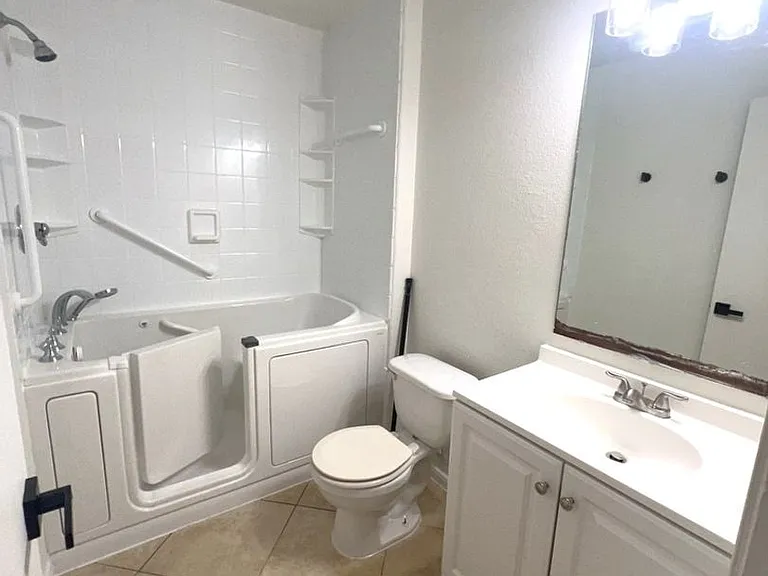 810 Chance Ln — Photo 8