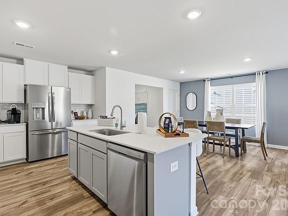 3rd image of 601 Hot Springs Dr