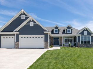 536 Spur Rd, Slinger, WI 53086