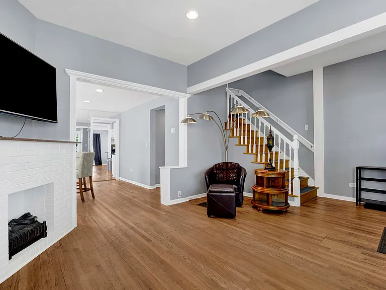 3721 W Shakespeare Ave — Photo 8