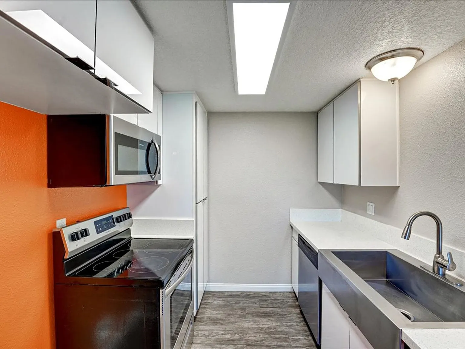The Pines Apartments — Photo 1