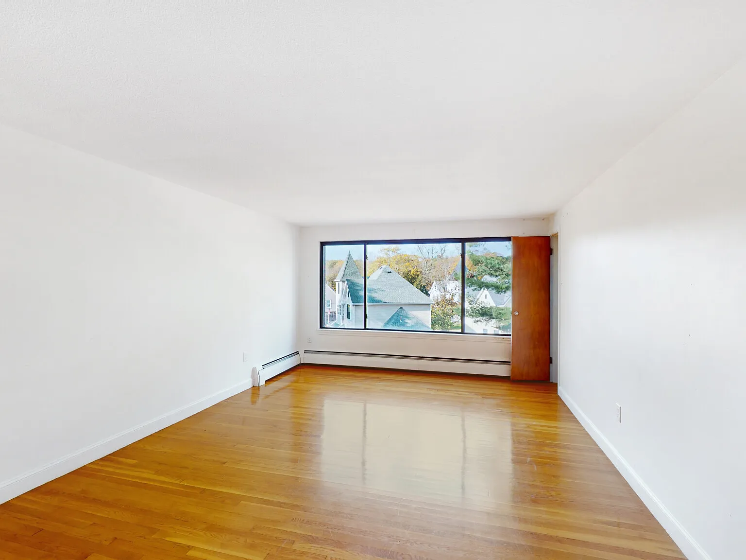 2 bed, 1.0 bath, 700 sqft, $2,395 — Photo 2