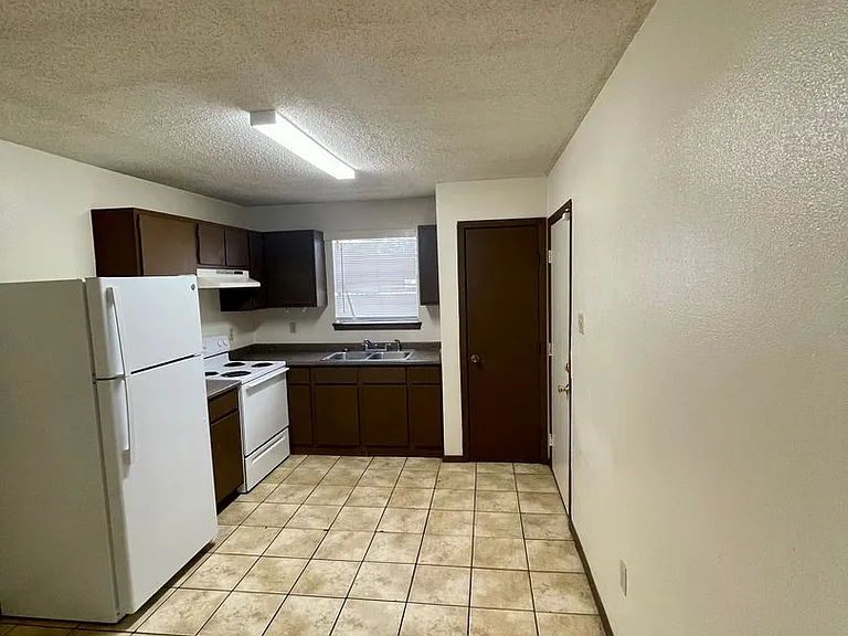 2319 Elm Park Dr — Photo 4