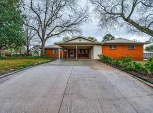 2000 Ravinia Dr, Arlington, TX 76012