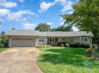 3744 9th Street Dr NE, Hickory, NC 28601