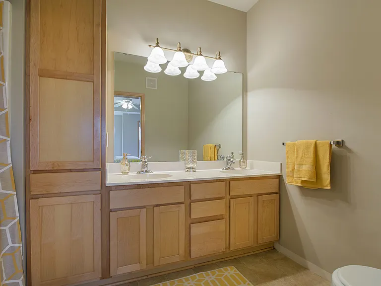 Regency Hill Apartments — Photo 10