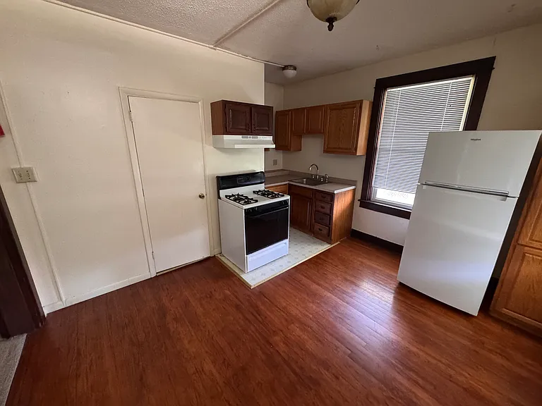 1207 E King Street — Photo 3