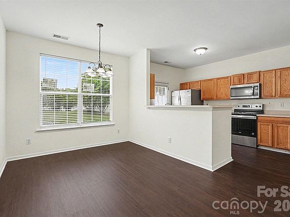 5th image of 7514 Abigail Glen Dr