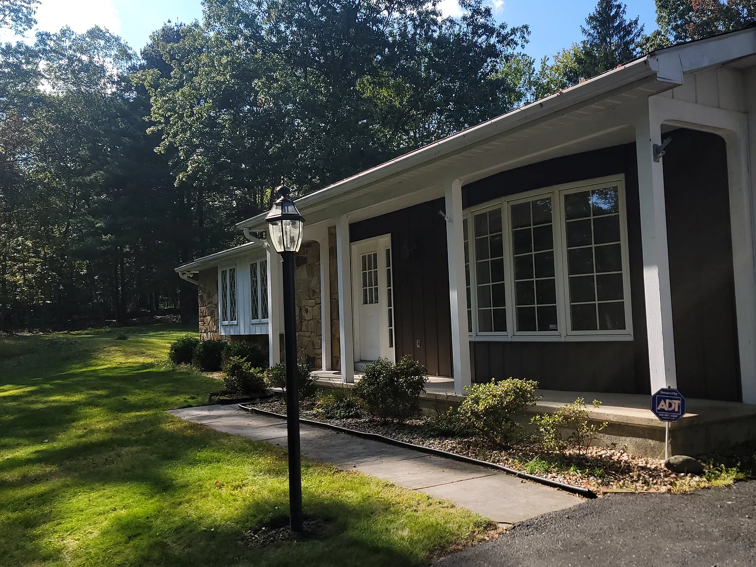 3 bed, 2.5 bath, 2112 sqft, $2,600 — Photo 2