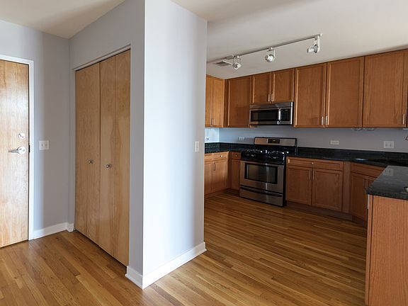 5th image of 1935 S Archer Ave APT 420