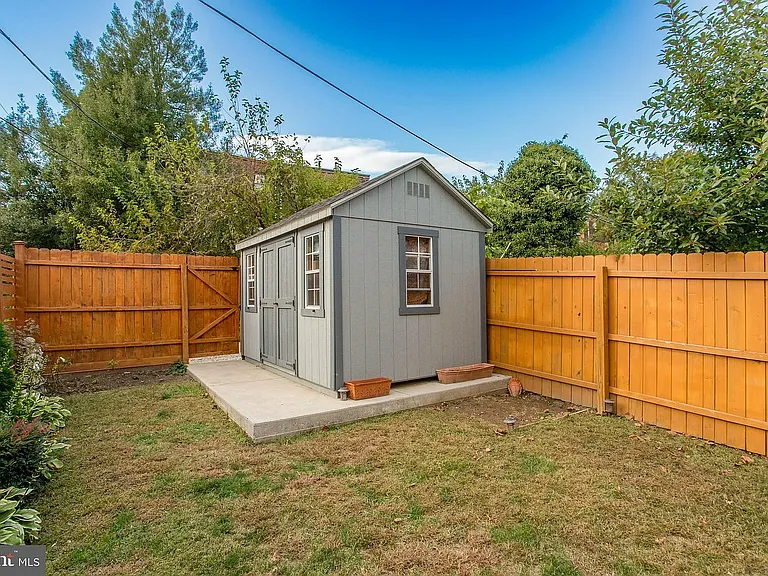501 E Mount Airy Ave — Photo 43